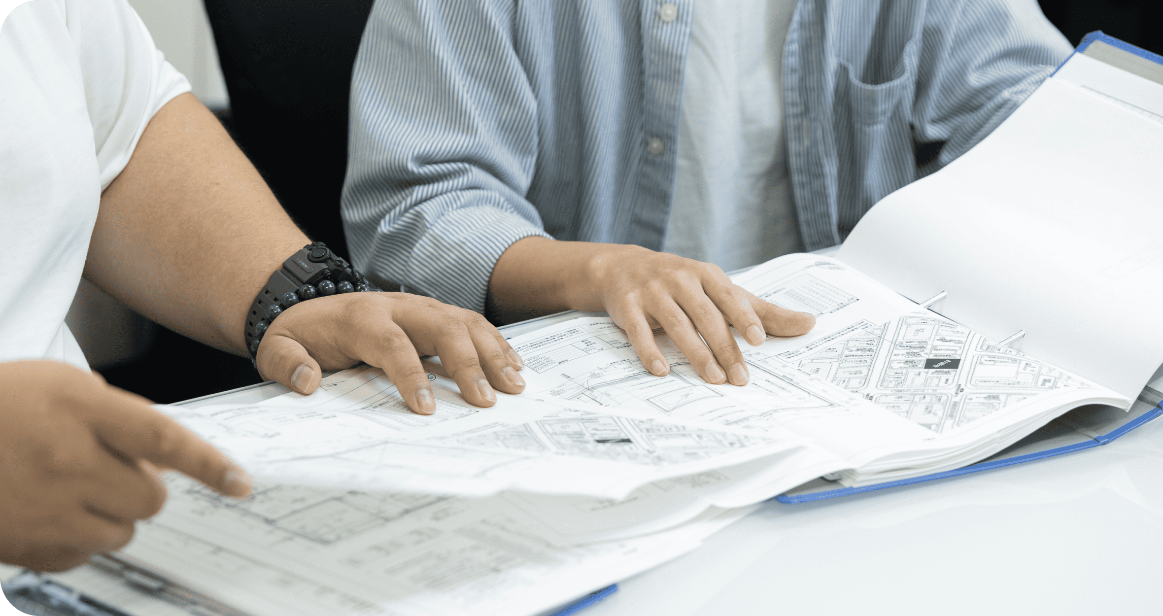 設計・打ち合わせシーン